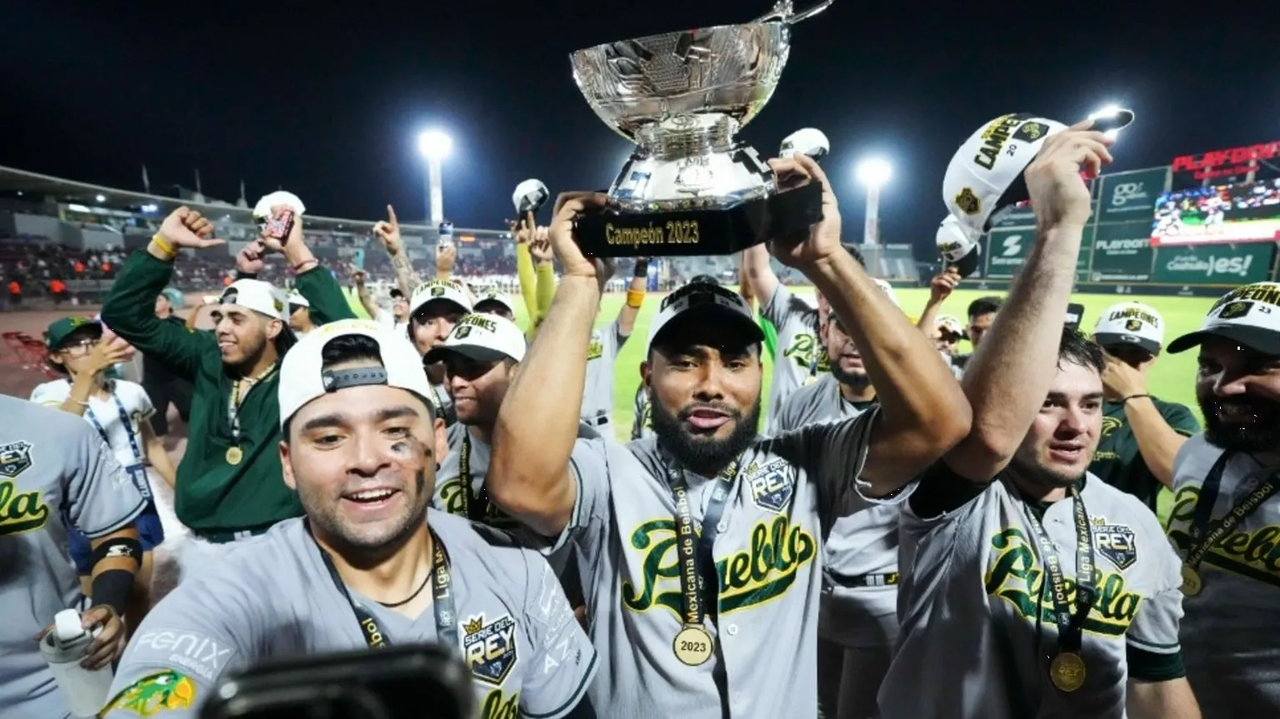 Despiden a CM por burlarse de Pericos de Puebla tras ganar Serie del Rey
