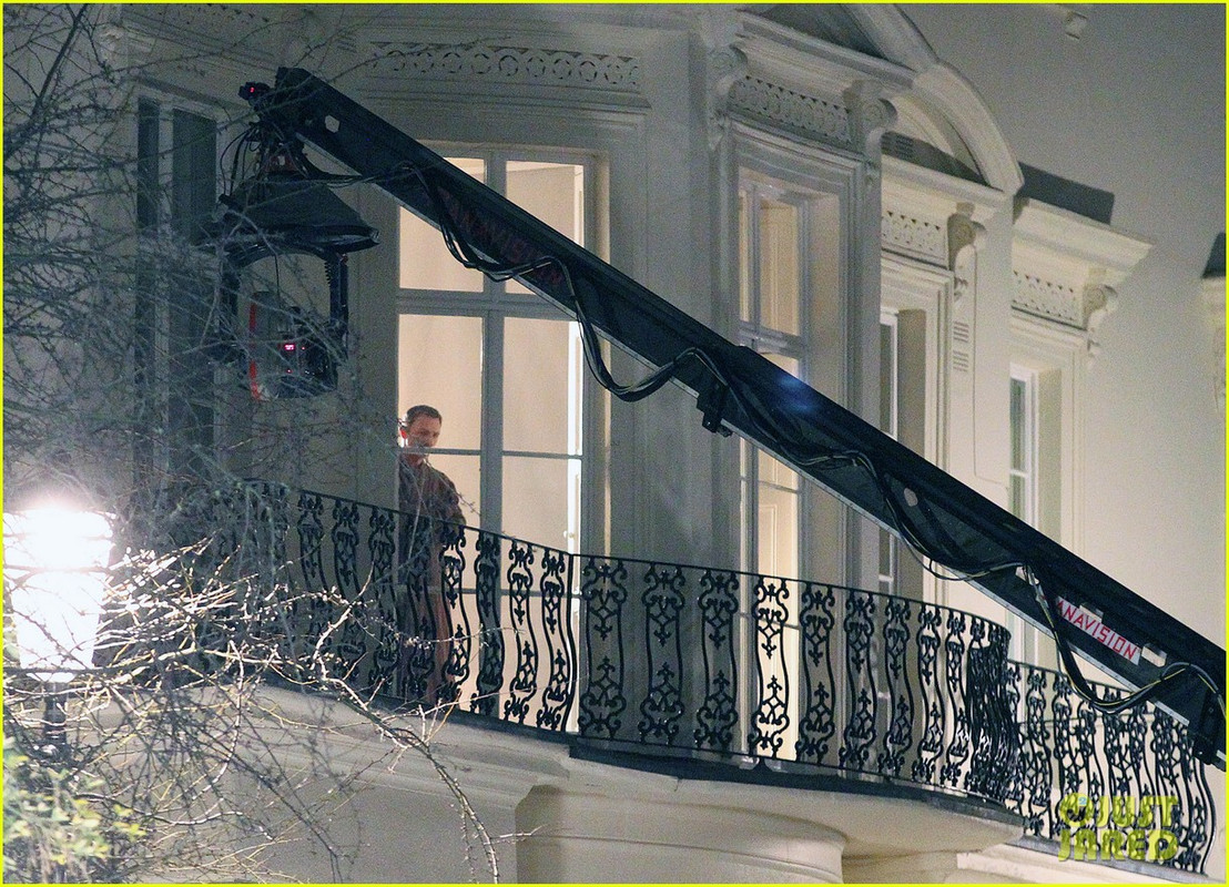 naomie-harris-joins-daniel-craig-spectre-06x