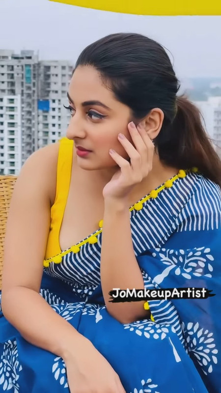 Esther Anil Hot in saree.webm_snapshot_00.49.038