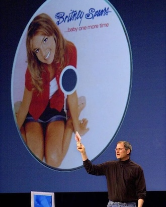 apple-ceo-steve-jobs-holding-the-britney