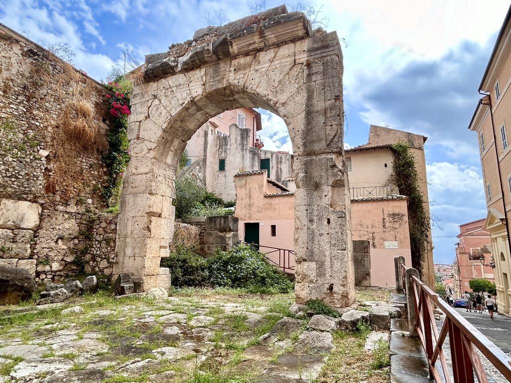 Жаркий сентябрь на побережье Тирренского моря. Жаркий сентябрь на побережье Тирренского моря.
