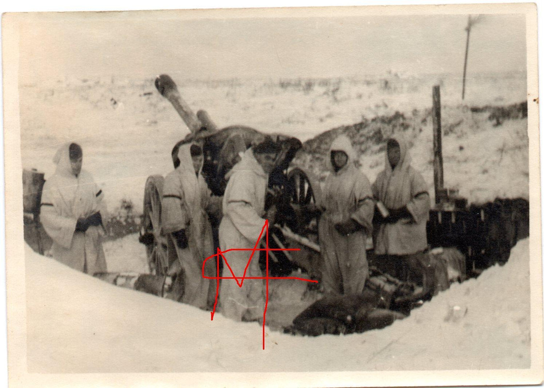 Orig.fotos Deutsche Artillerie Geschütz Wintertarn einsatz 1943 Ostfront (2)