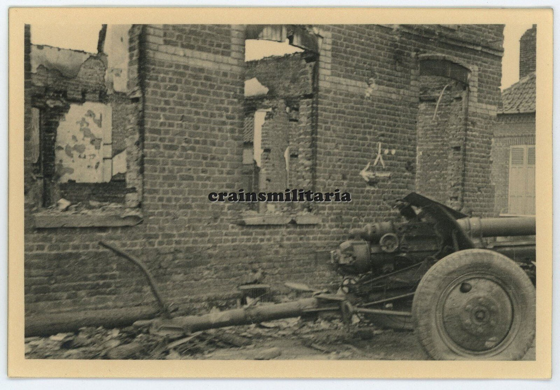 Orig. Foto Wegweiser 6.PD Wappen Beute Geschütz PaK zerstörtes