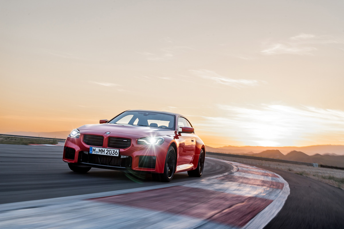 P90482741_highRes_the-all-new-bmw-m2-r