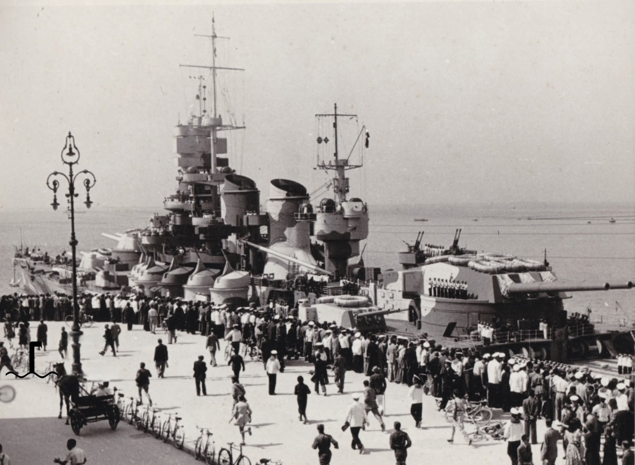 RN-Littorio-saliendo-del-Mar-Piccolo-Taranto-jun-1942.jpg