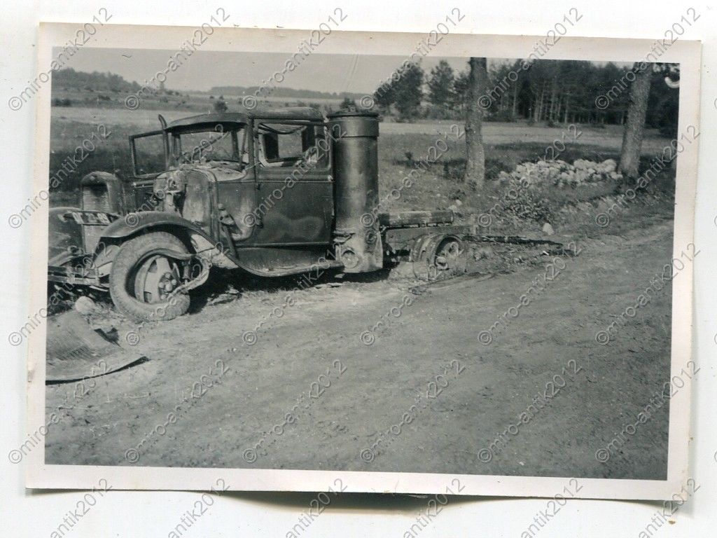 Foto, Wehrmacht, zerstörter LKW GAZ-45 mit Holzv