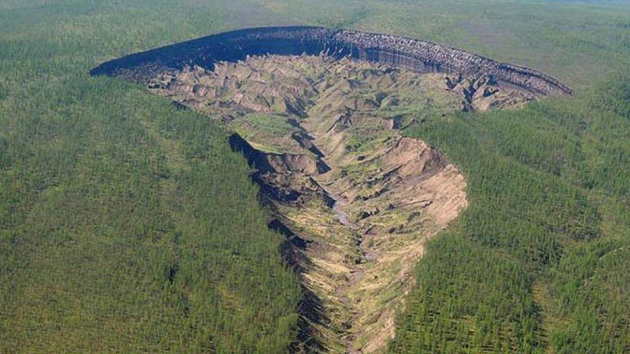 Puerta al Inframundo de Siberia crece velozmente y los efectos son preocupantes