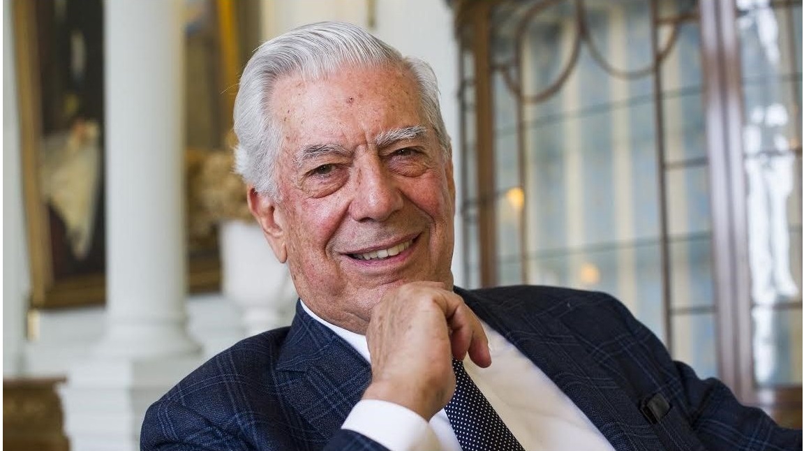 Mario Vargas Llosa es hospitalizado de emergencia por Covid-19