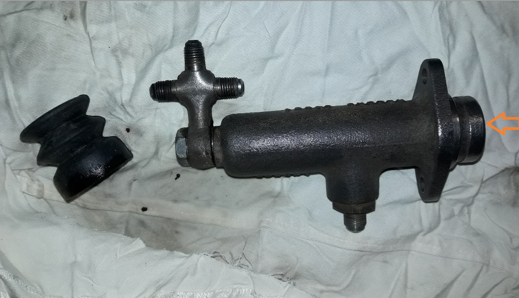 Maitre-cylindre-de-freins-TA