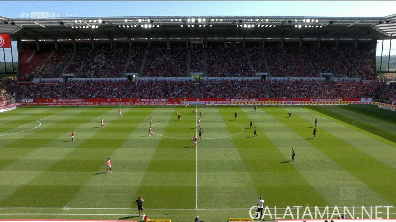 [Image: 08-24-15-10-06-Sky-Sport-Bundesliga-5-FH...19-017.jpg]