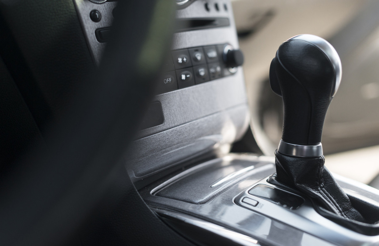 close-up-gear-shifter-from-modern-car (1)