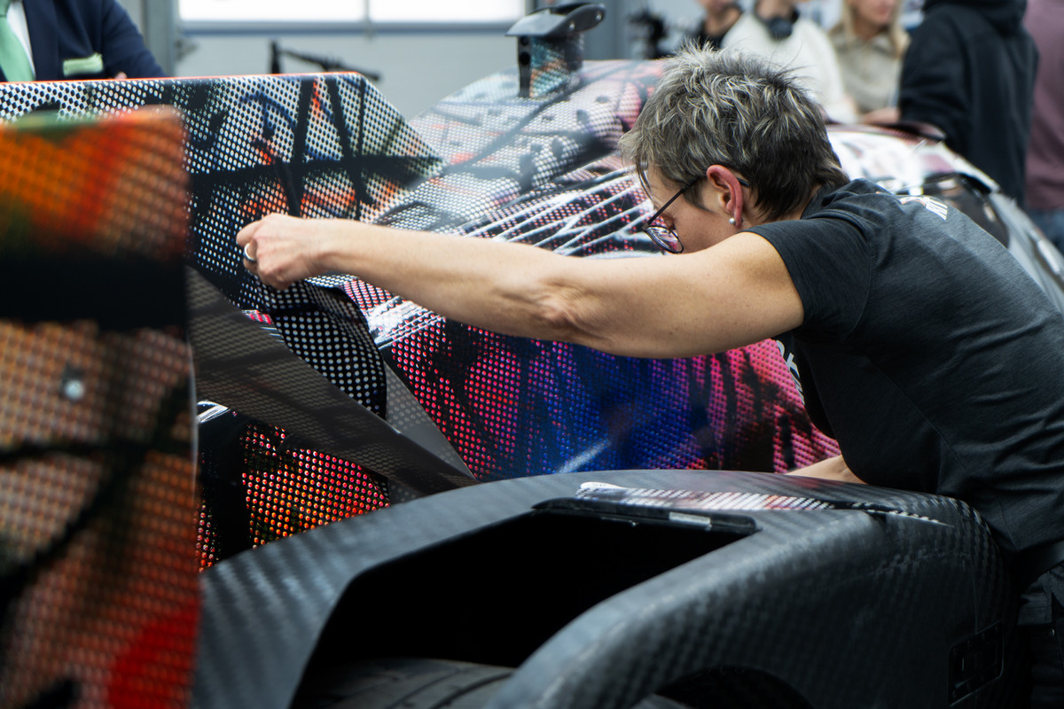 P90550673_highRes_bmw-art-car-20-by-ju