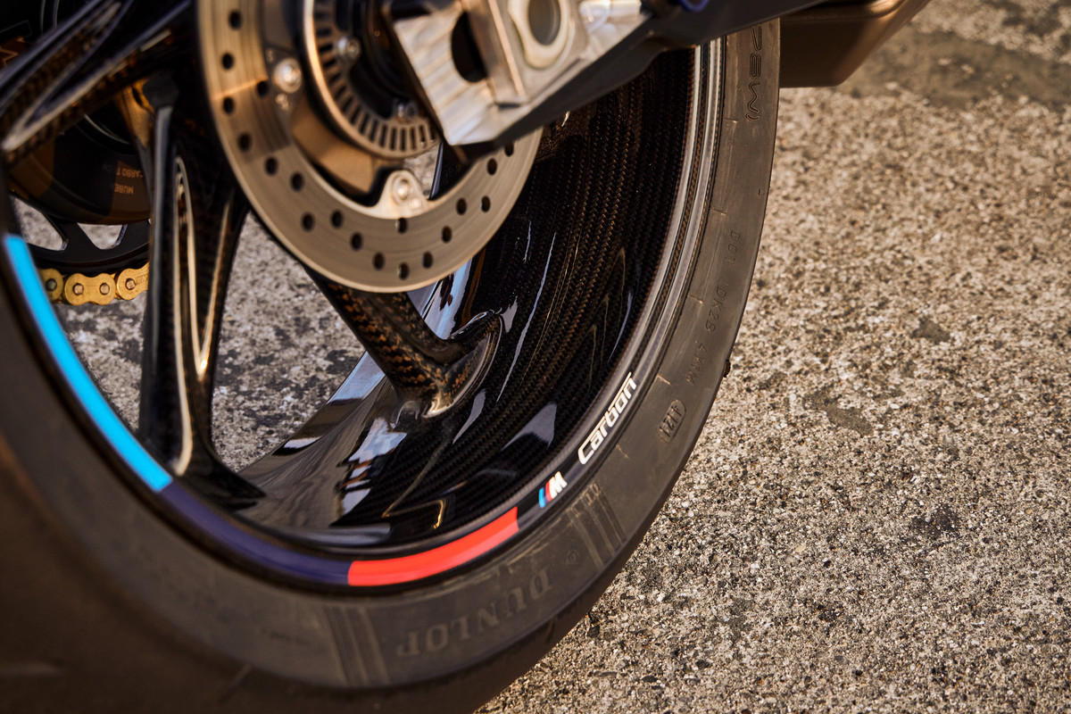 P90479746_highRes_the-new-bmw-s-1000-r