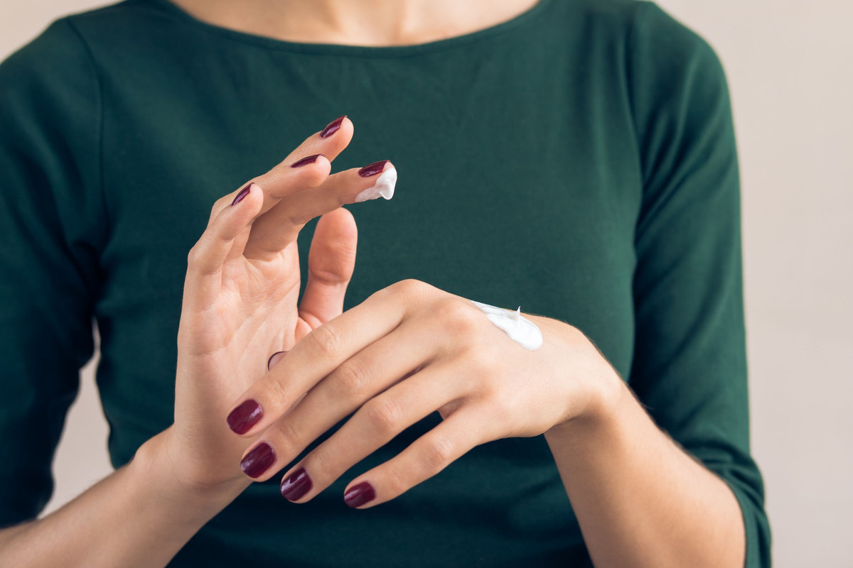 ¿Qué crema es buena para rejuvenecer las manos? Aplica esta con colágeno