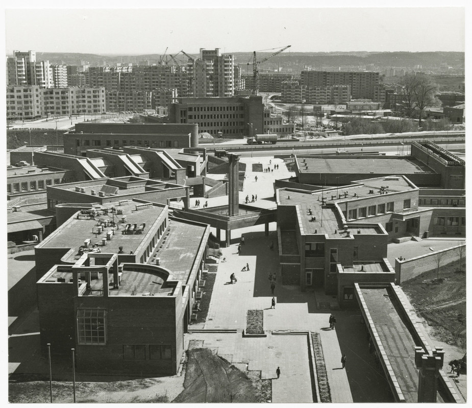 ?E?KINĖS STATYBA,1980