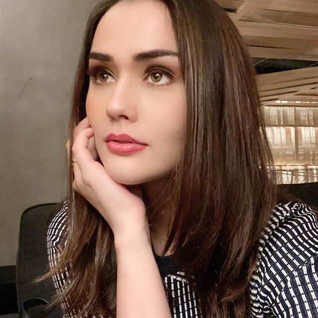 7 Potret Senk Lotta di usia kepala tiga, cantik dan memesona