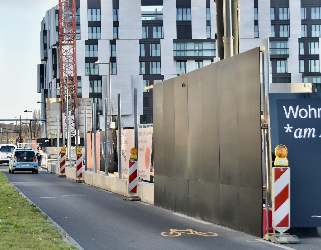 218B6037-0763-492A-97B9-16BAEDC09013_1_201_a