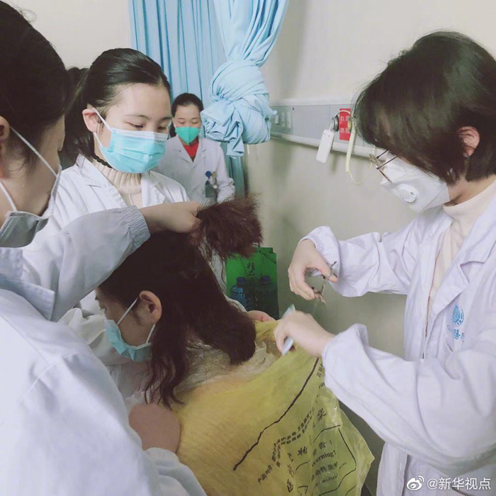 Pengorbanan 31 Perawat di Wuhan Harus Rela Potong Rambut Panjangnya Demi Rawat Pasien Virus Corona (Sinchew)