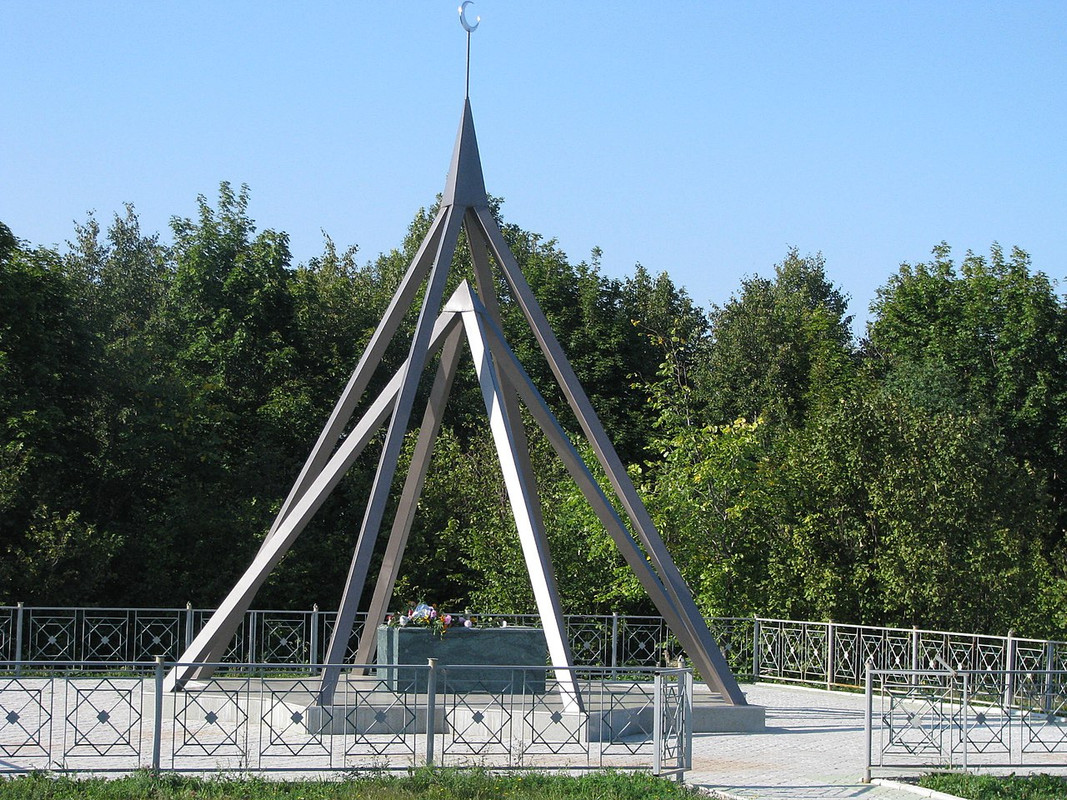 1280px-Мемориальный_комплекс_Назара_Наджми