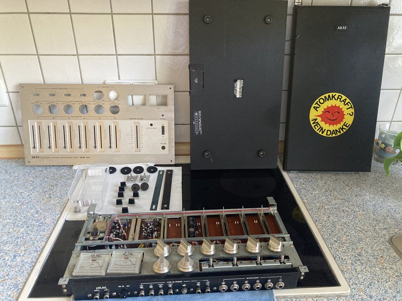 [Bild: Akai-MM-62-zerlegt-gereinigt.jpg]