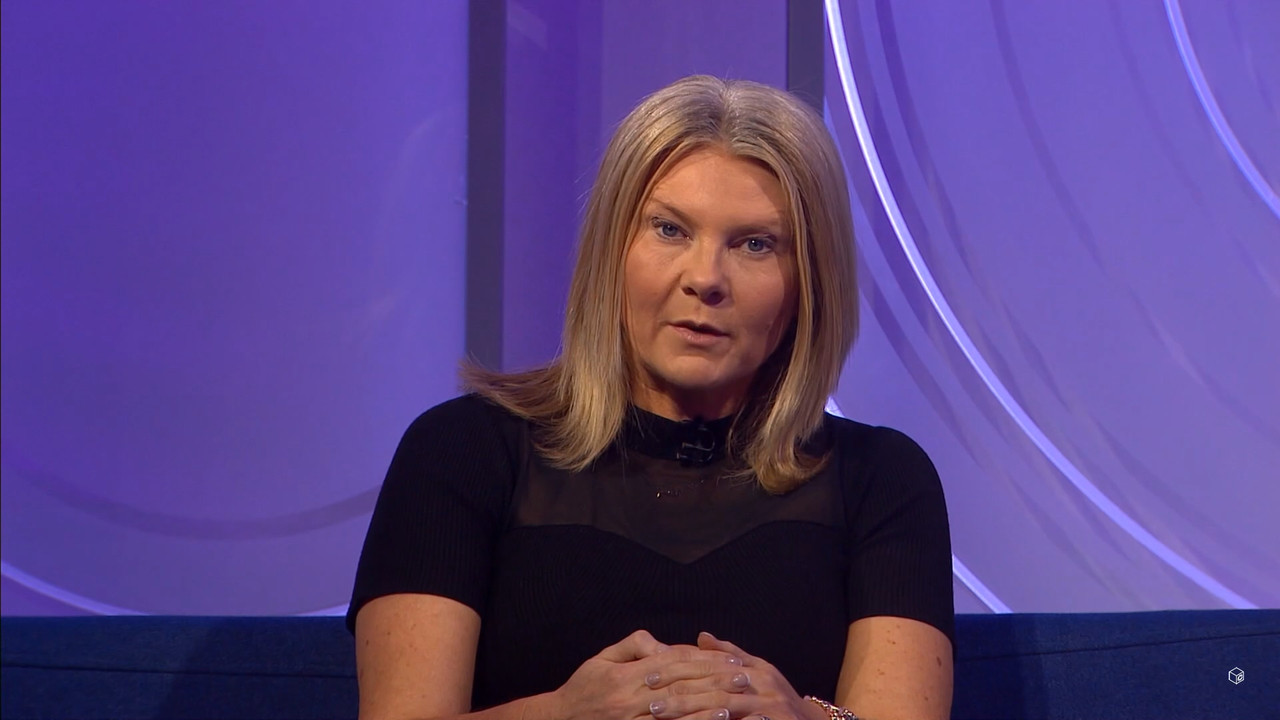 03.06 - 23.10.00 - Sportscene. Jane Lewis presents all the highlights....ts_snapshot_17.25.006