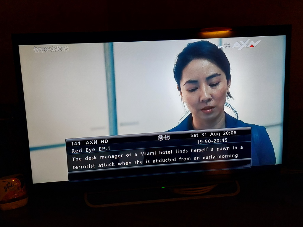 Jing 'Crazy Rich Asians' Lusi in the ITV drama Red Eye, with Wes Craven description in the on-screen EPG; also note the 'New: Red Eye' text next to the network ID