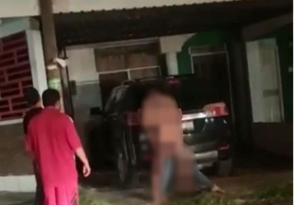 Captan en vídeo a un agente de la SEMAR asfixiando a una mujer 