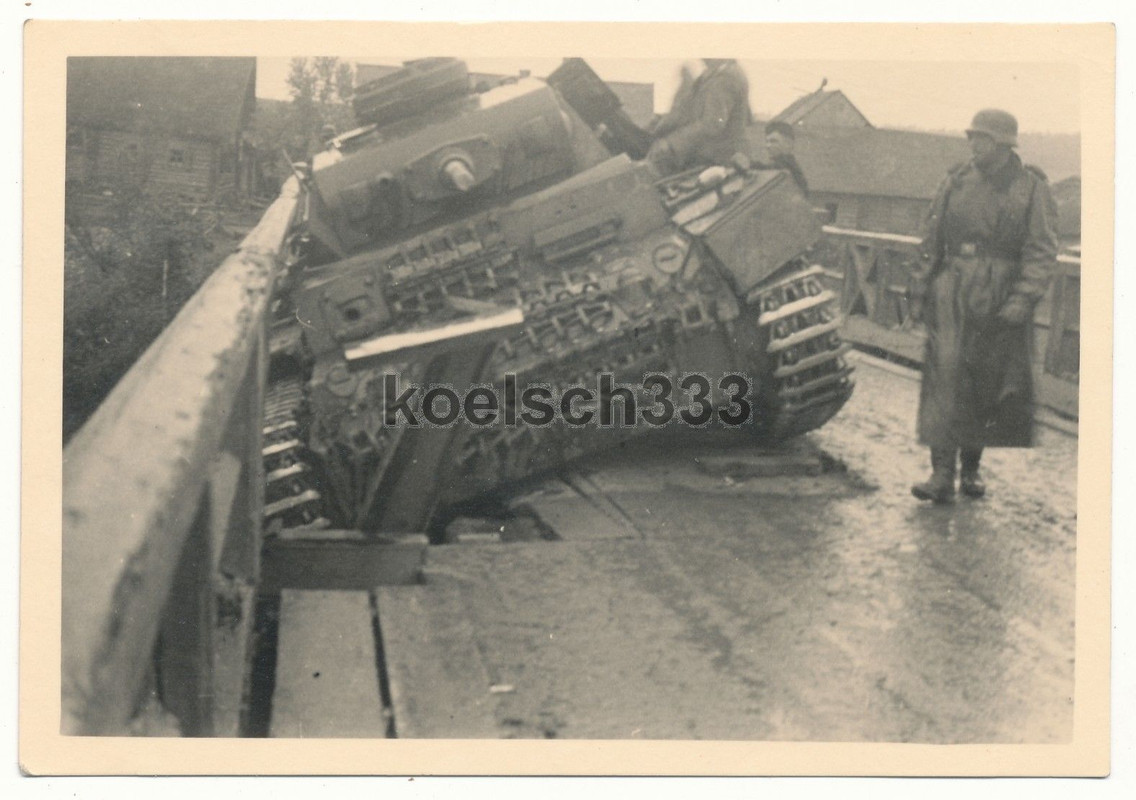 Panzer III stürzt von Brücke  1. Pz. Div. Polen 