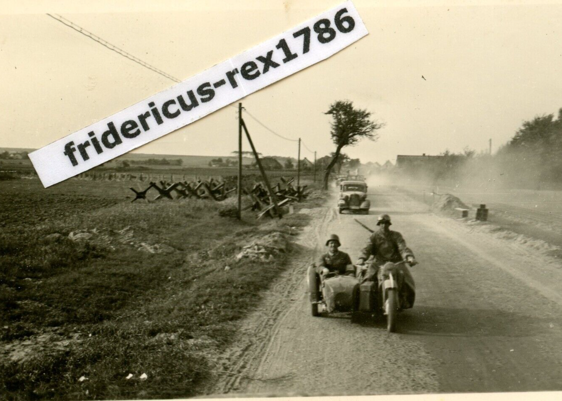 Foto 1939 Grenze bei Kreuzburg verlässt Polen nach sieg über Polen Krad LKW