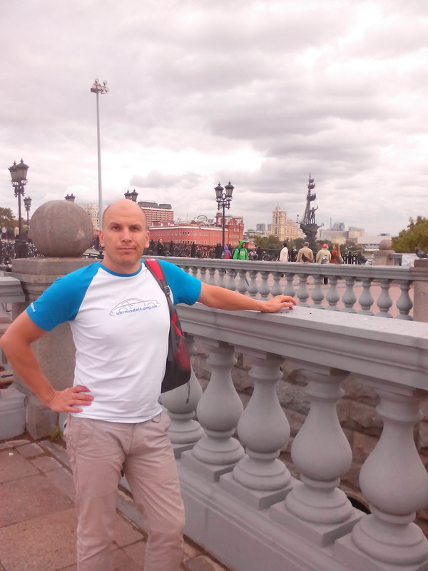 на фоне Колумба