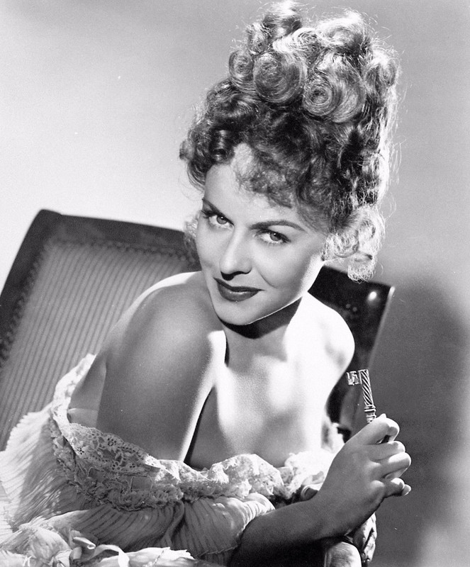 paulette_goddard_mc88