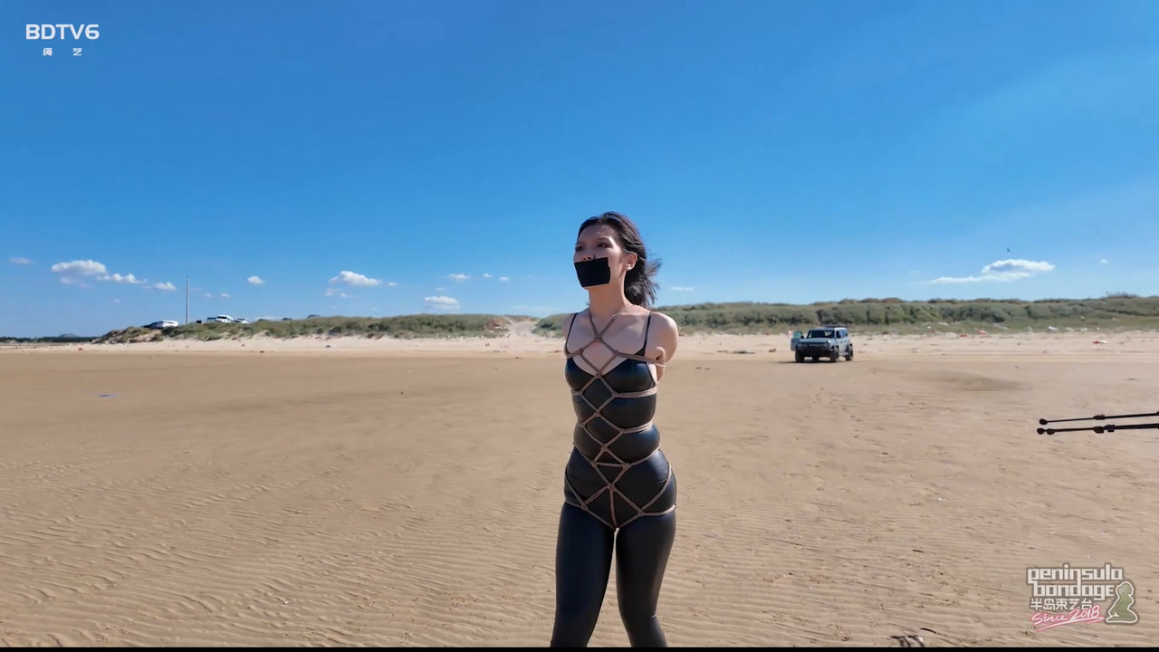 半岛束艺台 夏天这么冷，穿上皮裤去海边 昭月.mp4_20241127_190235.836