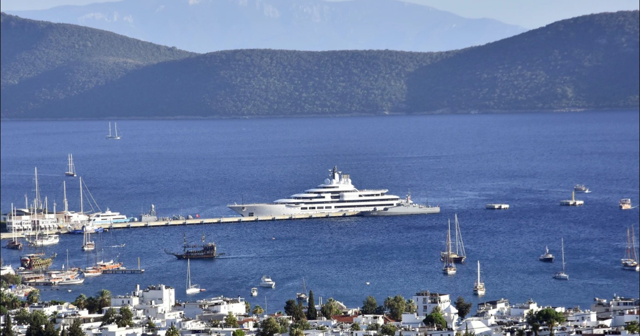 Italia investiga al propietario de un superyate de 700 mdd que podría ser Putin