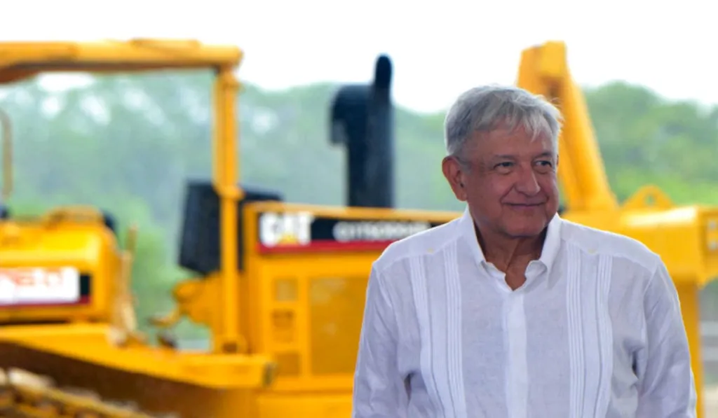 AMLO supervisa obras de Tren Maya en Chetumal