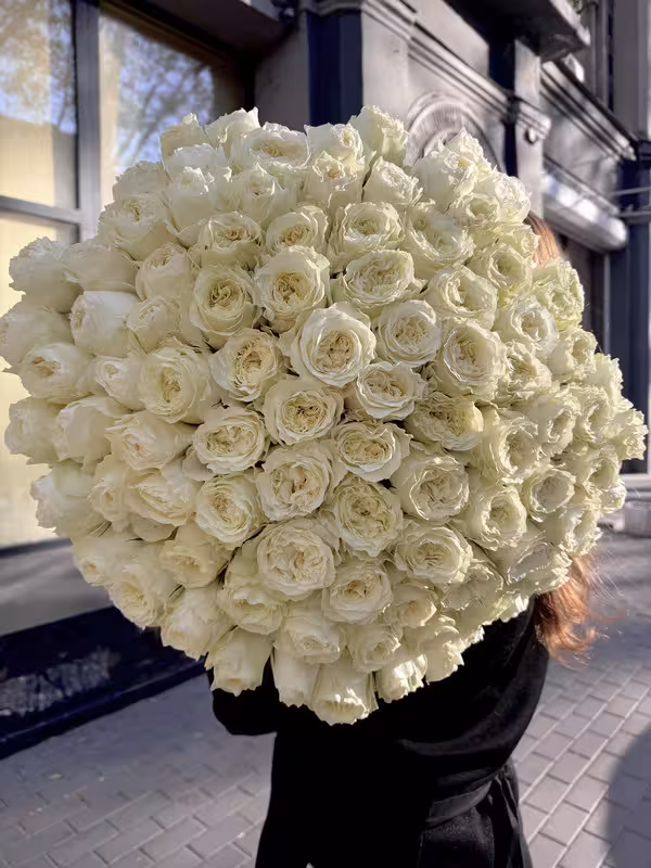 Букет білих троянд L