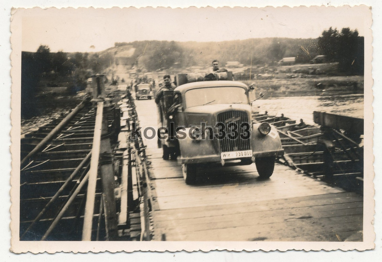 Foto Opel Blitz LKW vom Infanterie Reg 76 auf Brücke über den Narew in Polen 39