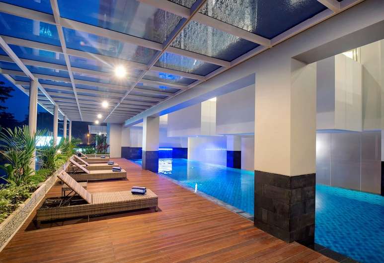 Kolam renang indoor The Atrium Hotel & Resort Yogyakarta