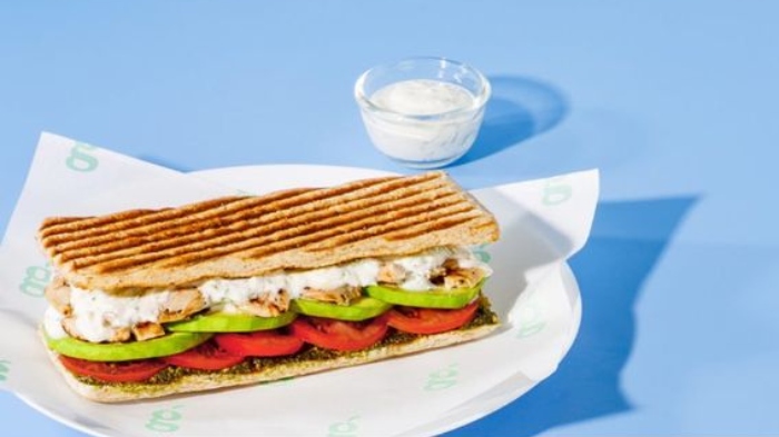 Harga dan daftar menu slimtoast di Grainsly, tempat makan yang punya menu tunacado viral.