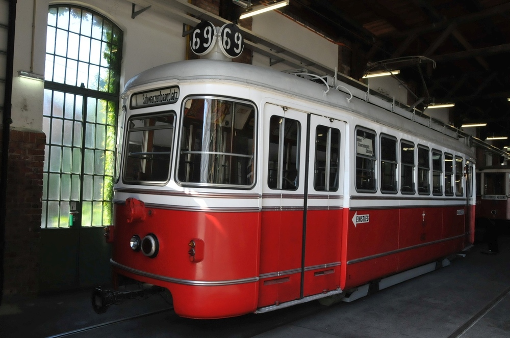 Tramvajski muzej u Beu 4I_Wien,_tramvajski_muzej,_T2_(432),_Ringhoffer___WStB___Lohnerwerke