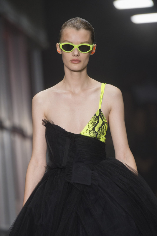 Off-White Spring 2019 Details ZxpXPHf1YpOx