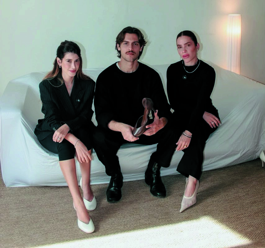 Victor Borges entre Barbara Ferretti e Rafaela Sterquino: capixaba Quattre na Paris Fashion Week