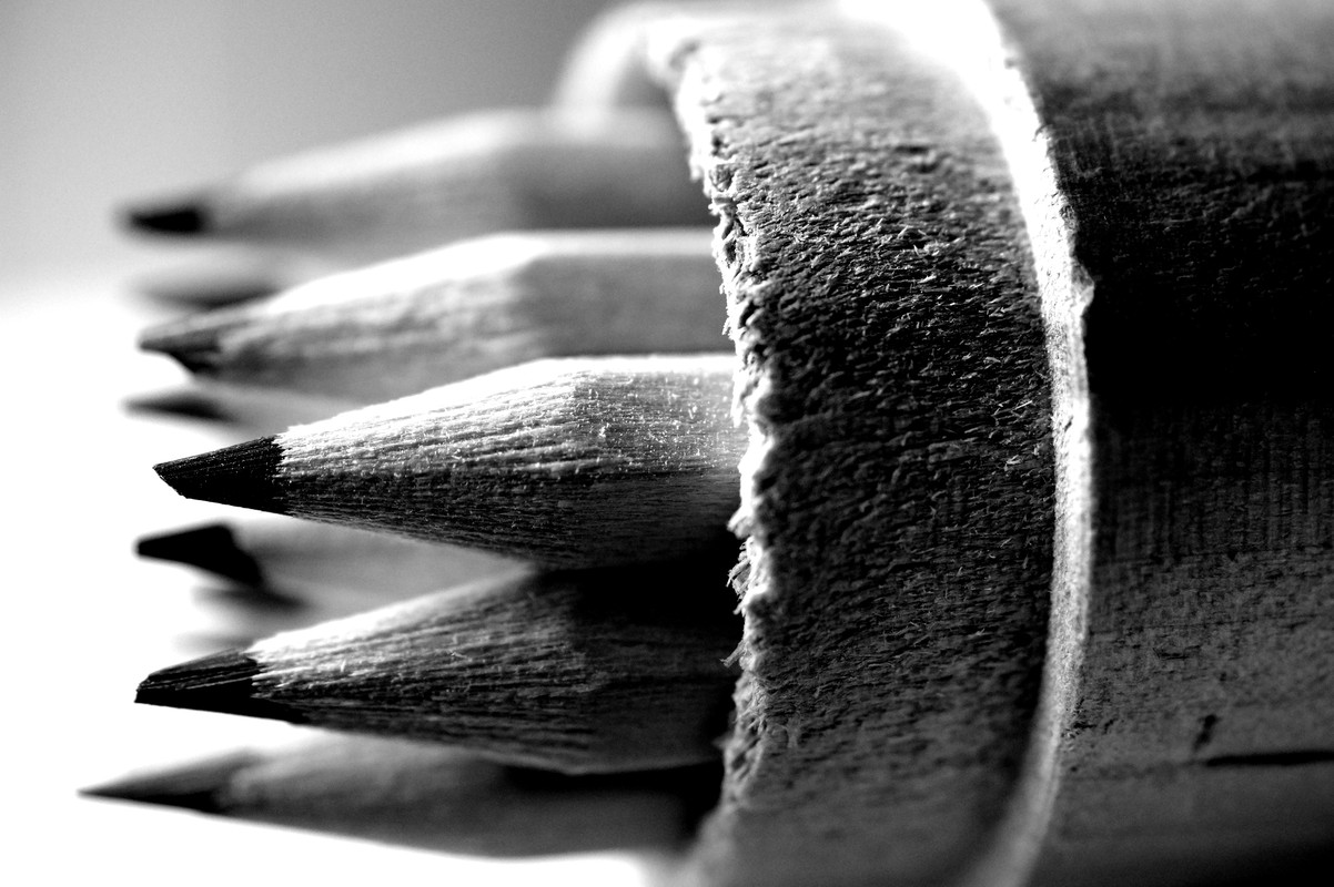black-and-white-macro-pencils-117018