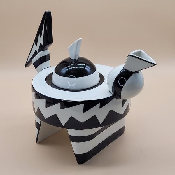 teapot-Black-white.jpg