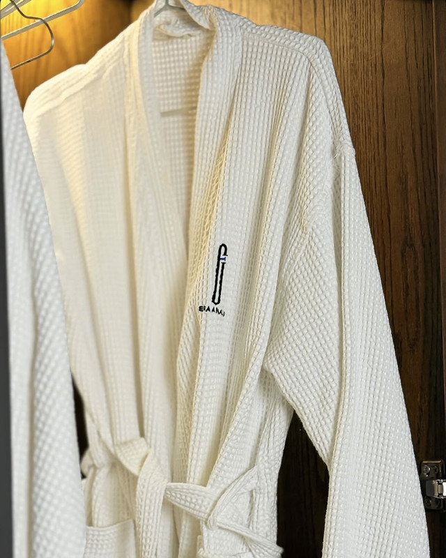 Eraa Nails robe