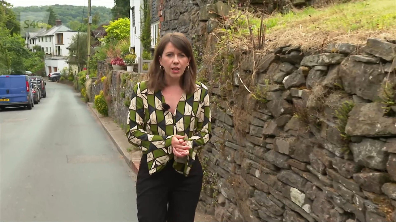 07.12 - 19.00.00 - Heno. Rhaglen gylchgrawn nosweithiol gyda straeon ....ts_snapshot_39.22_[2022.07.