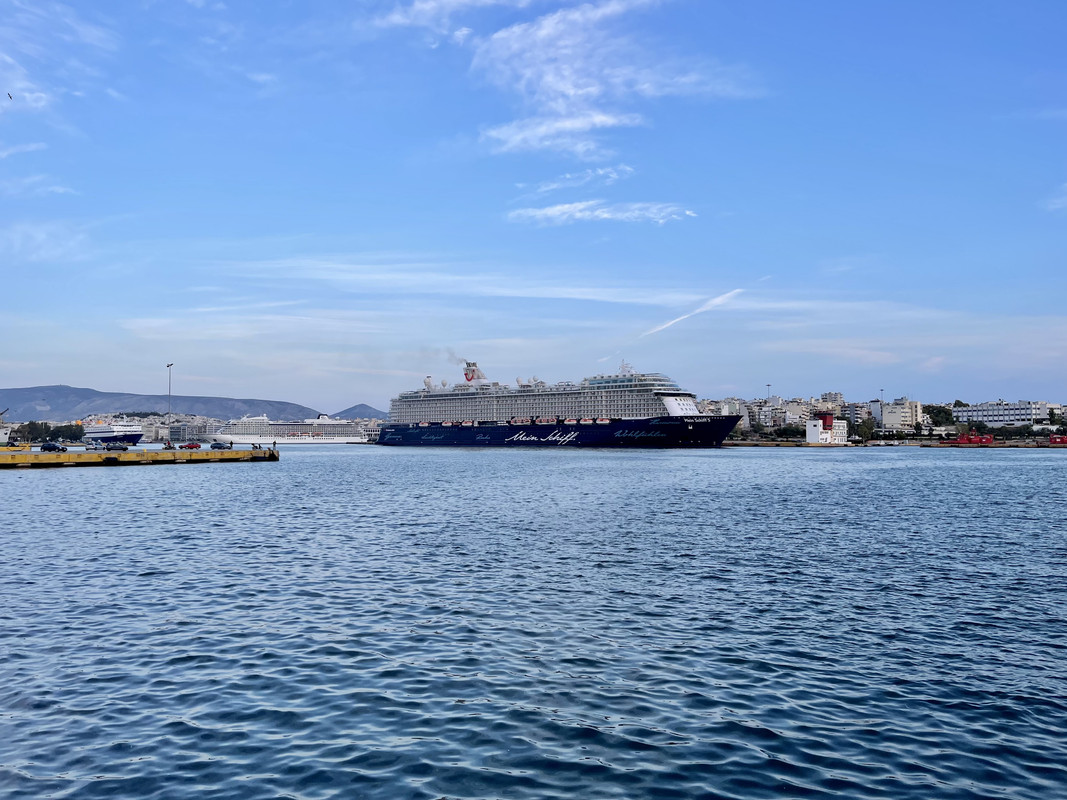 370EA298-1DAA-43E2-8E2F-2D71A5844154