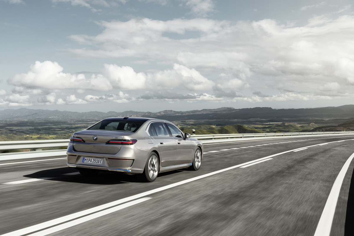 P90458205_highRes_the-new-bmw-i7-xdriv