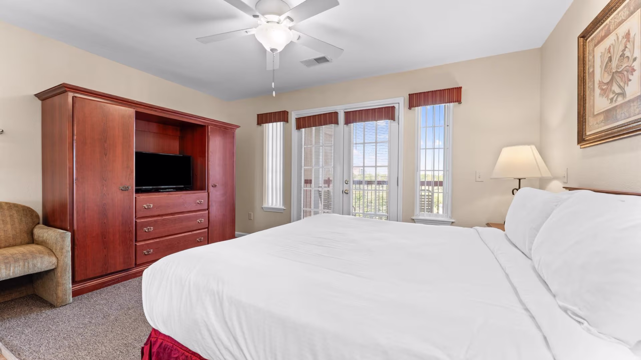 Grand Crowne Resort
