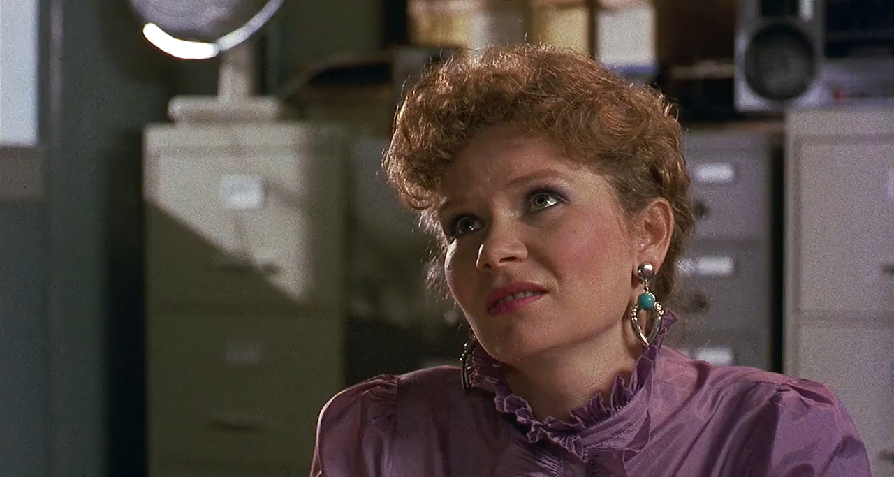 Who's Harry Crumb? 1989 BluRay [Hindi + Tamil + Telugu + English] 480p 720p ESub Screenshot