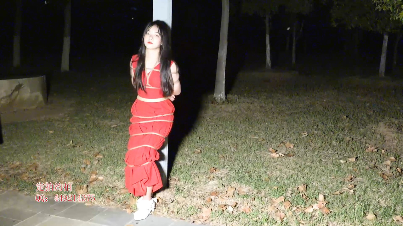 子衿原创 琳琳婚纱礼服古装蛇缚驷马.mp4_20220823_131119.592